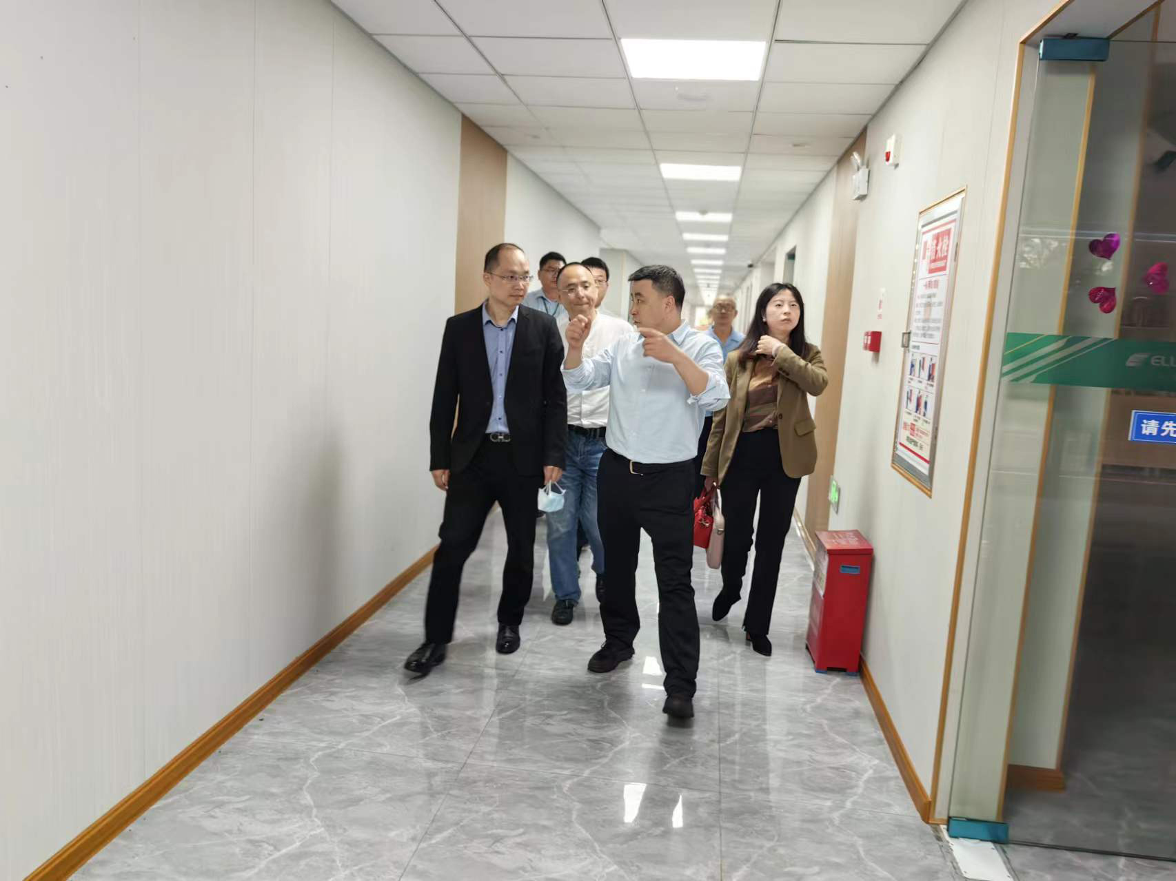 节后慰问暖人心 | 九洲集团党委书记、董事长杨保平一行慰问乐橙国际lc8电子全体员工 